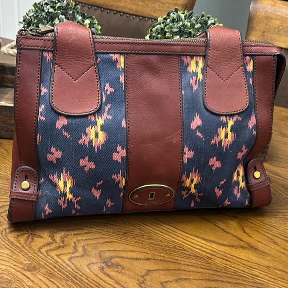 Fossil Handbags - BNWT FOSSIL Vintage Weekender Leather Ikat Bag